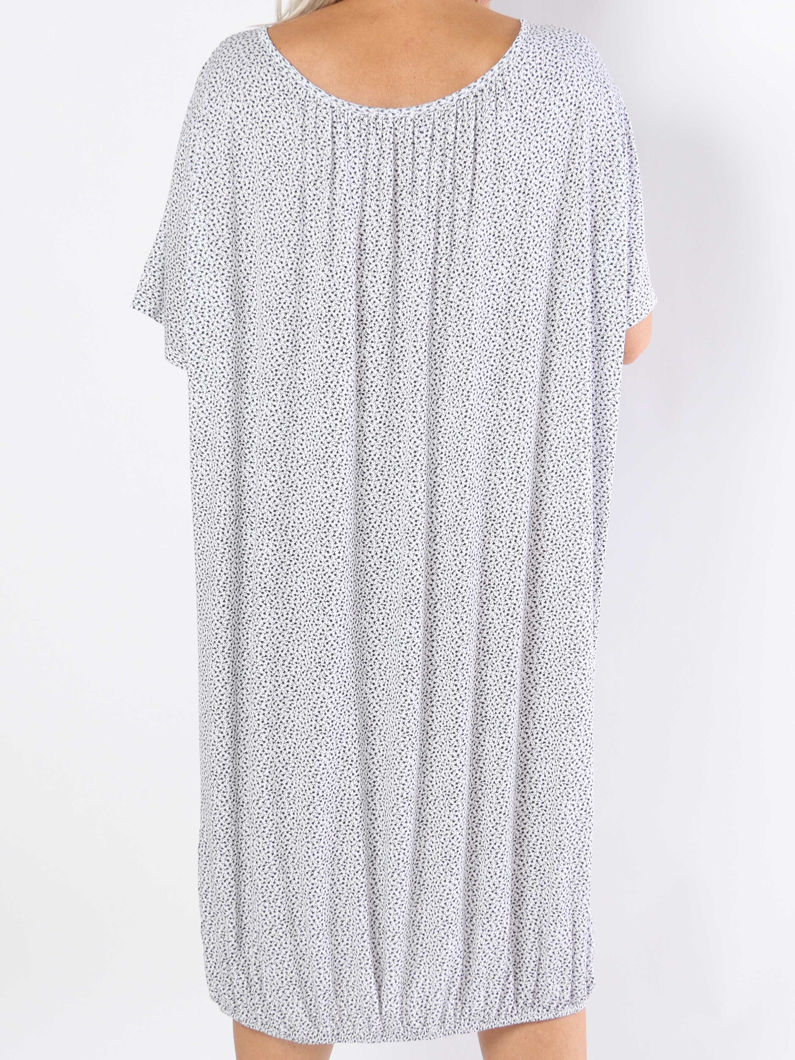 Miracle Flower Dress - Plus size kjole i viskose med elastik forneden